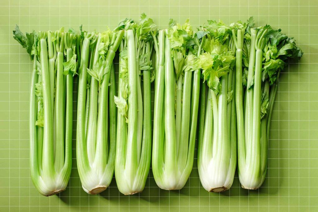 خواص کرفس برای استخوان (4 خاصیت شگفت انگیز)
